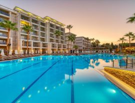 Seven Seas Palmeras Bay